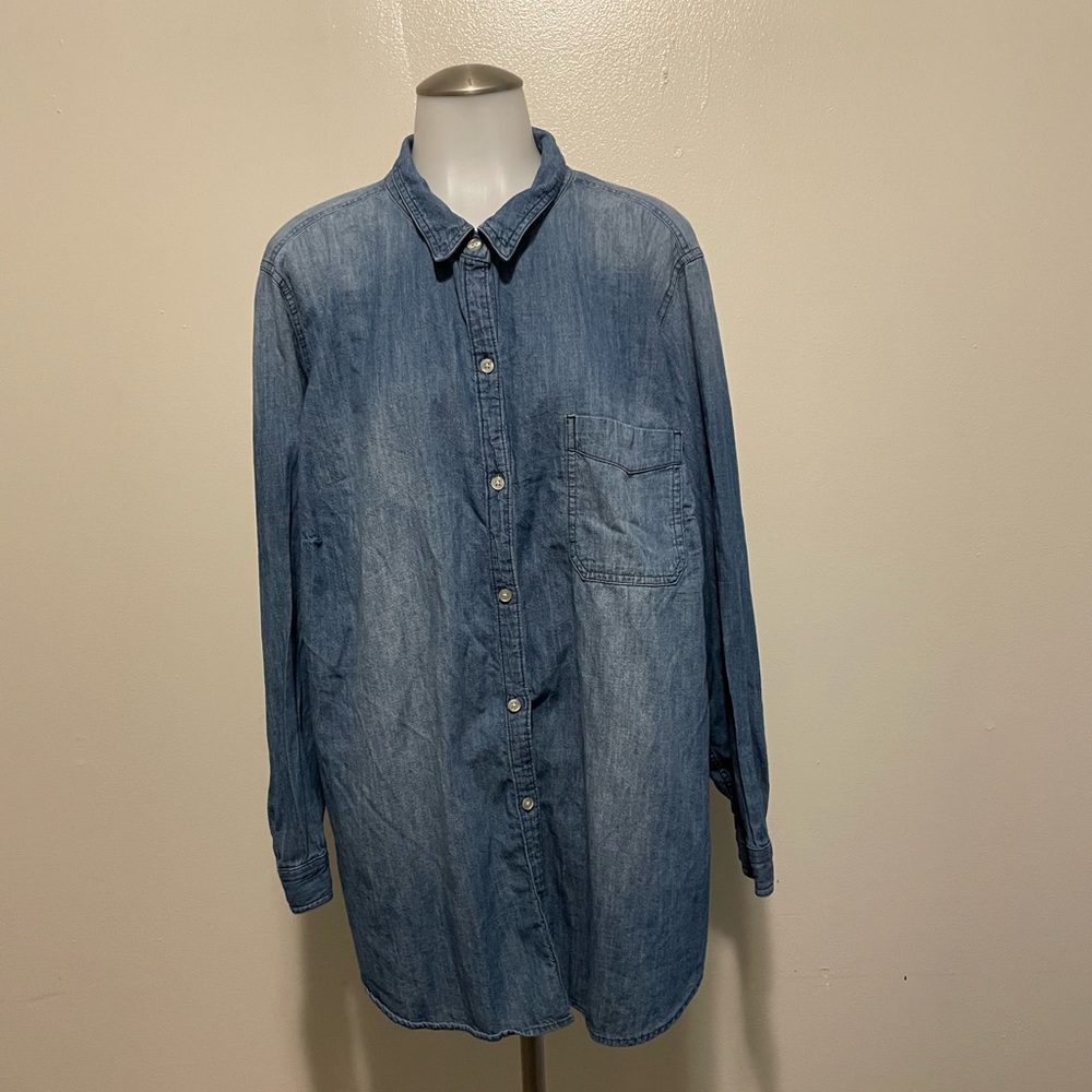 Old Navy woman’s plus size 3X long sleeve denim shirt!